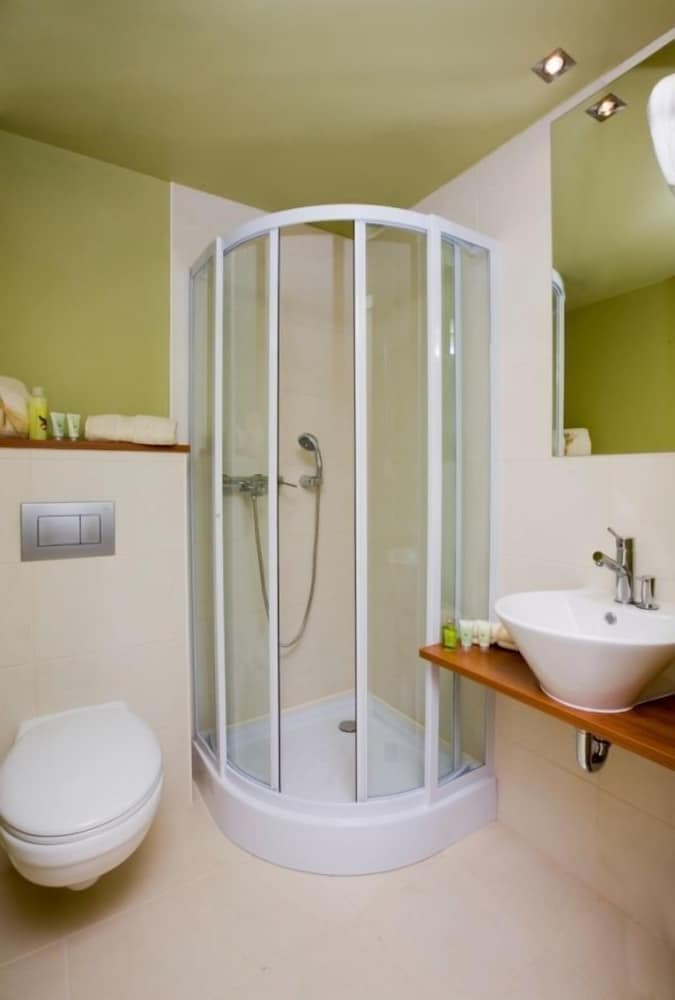 Economy Double Room - Photo 7
