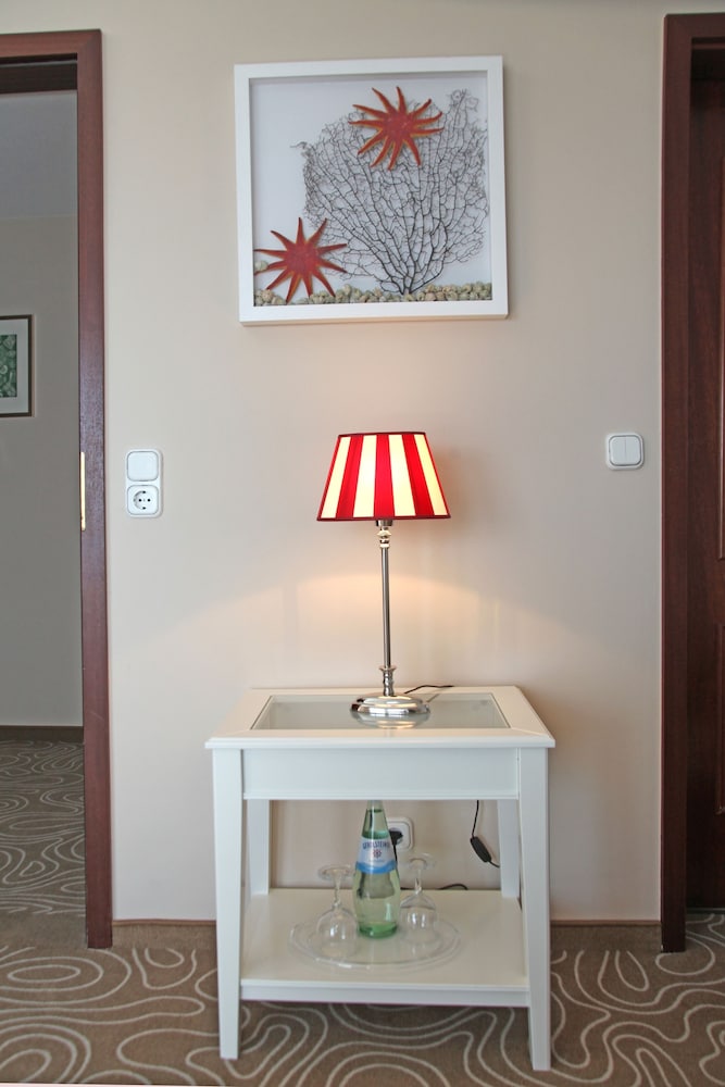 Standard Double Room, Partial Sea View photo 3