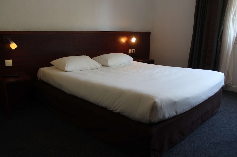 Superior Room, Multiple Beds (1 double and 1 single bed) photo 2