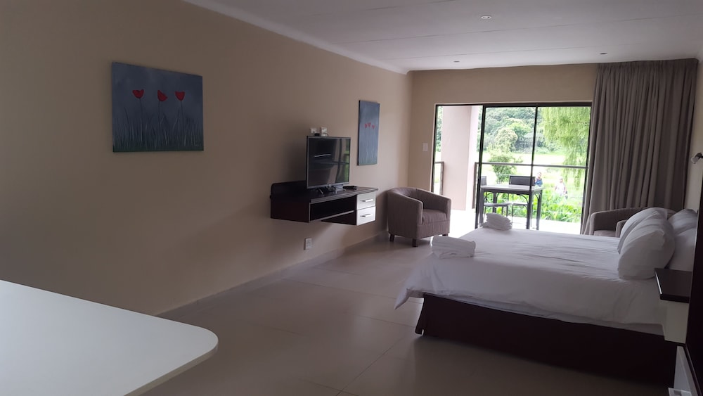 Luxury Studio (Lakeside)