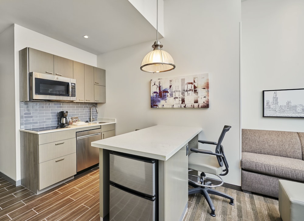 Studio Suite, 1 King Bed with Sofa bed, Accessible, Bathtub