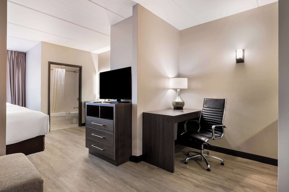 Suite, Multiple Beds, Accessible, Non Smoking - Photo 9