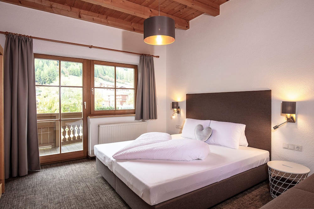 Family Apartment, 3 Bedrooms, Kitchen, Mountain View