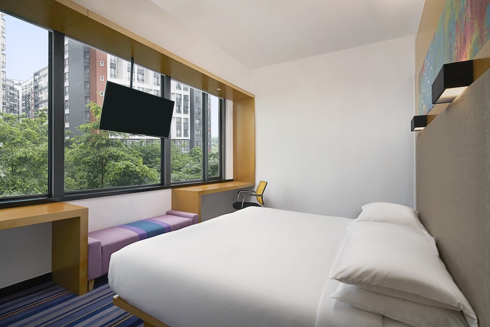 Breezy, Room, 2 Queen Beds, City View photo 1