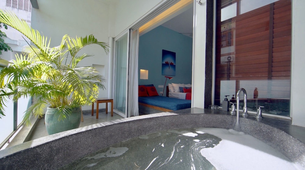 Deluxe Double Room, Pool View photo 3