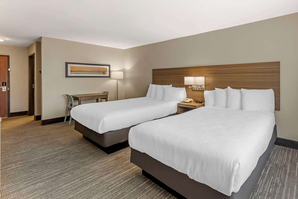 Suite, Multiple Beds, Non Smoking - Photo 1