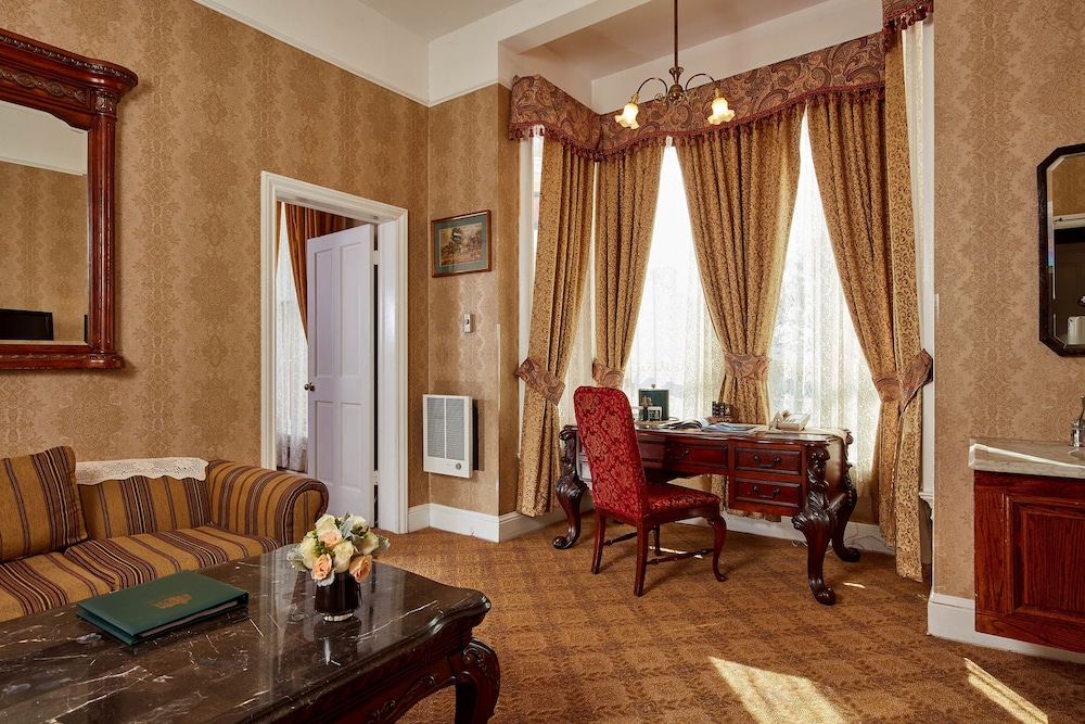 Suite, 1 Bedroom - Photo 5