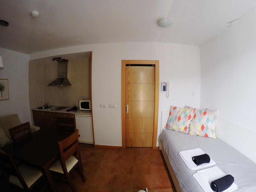 Economy Studio, 1 Bedroom photo 2