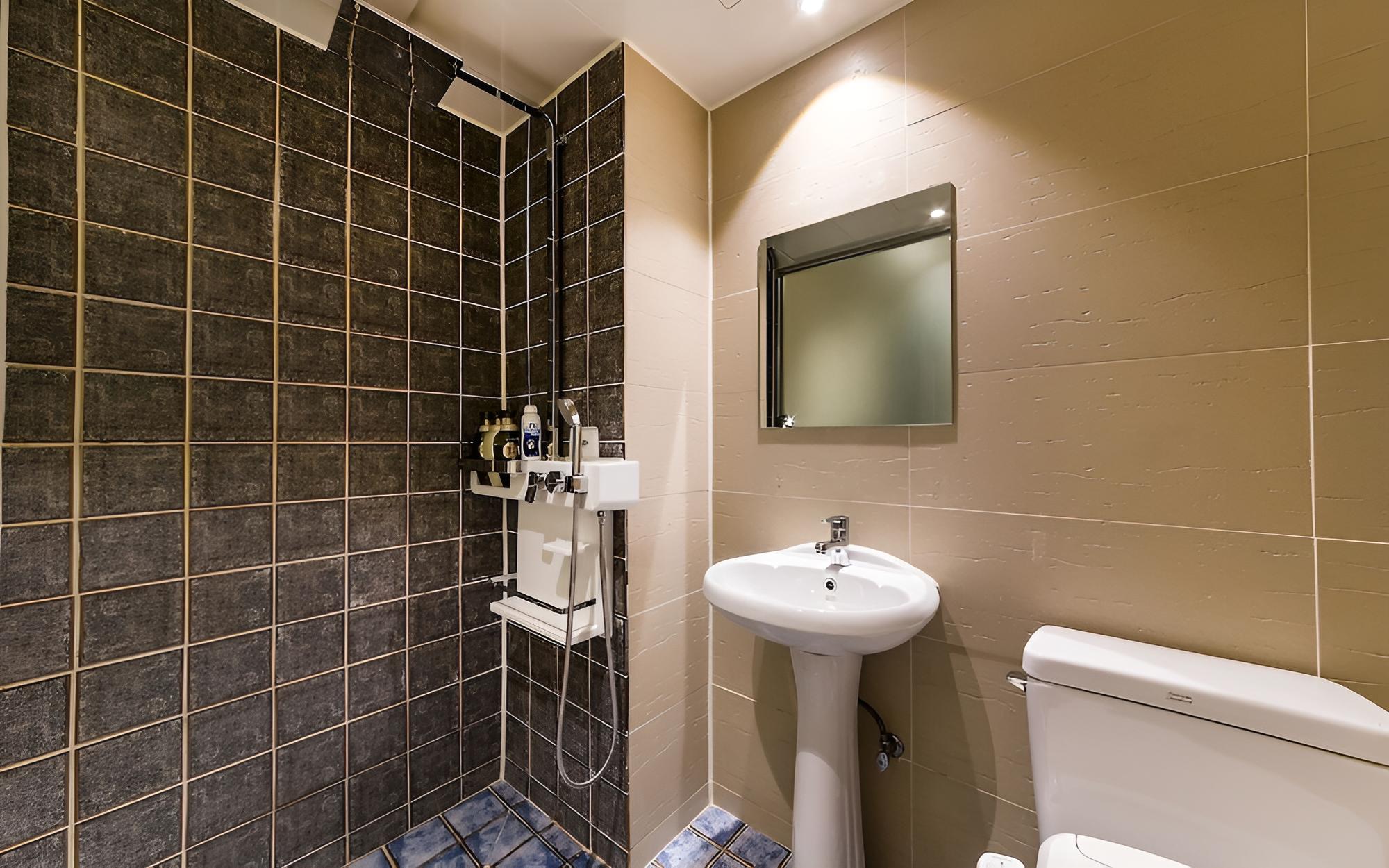 Room (Standard-S) - Photo 10
