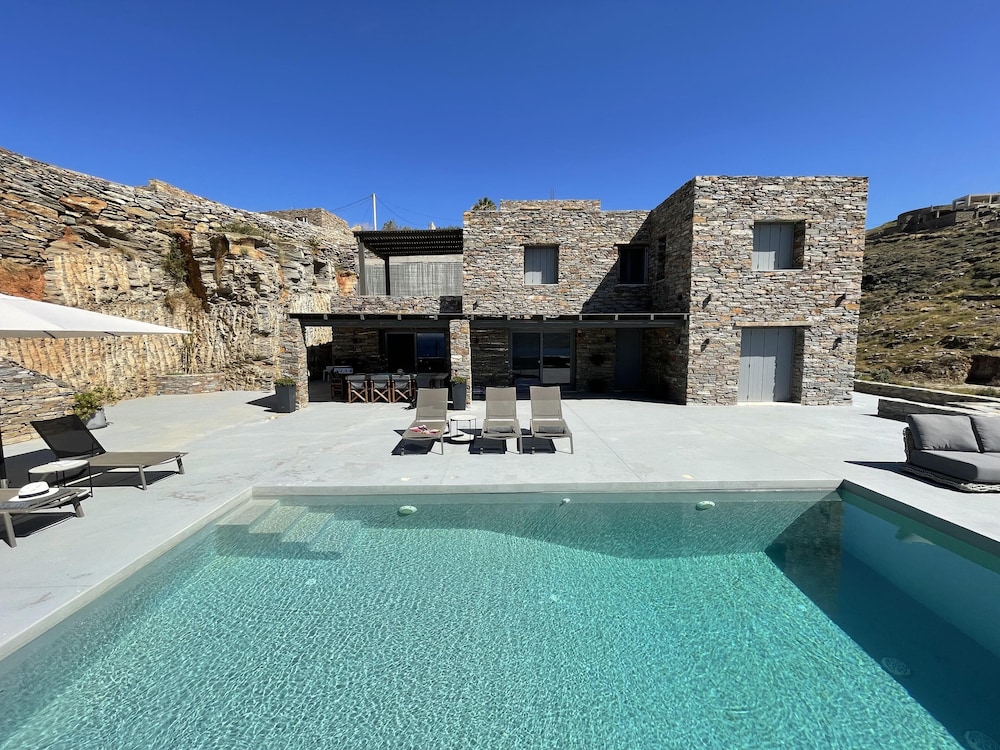 Villa photo 2