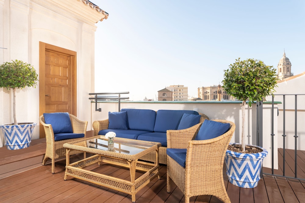 Tower Double Top Floor private terrace with city views thumbnail 5
