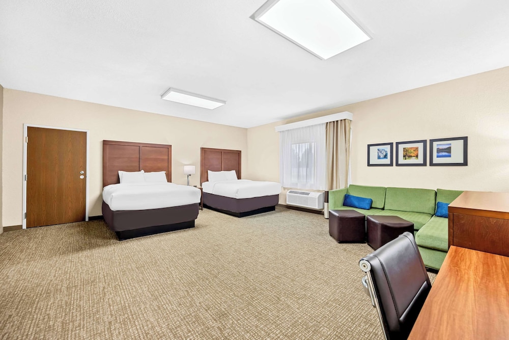 Suite, Multiple Beds, Non Smoking - Photo 1