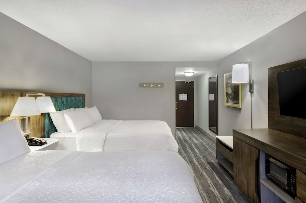 Room, 2 Queen Beds, Accessible, Non Smoking - Photo 5