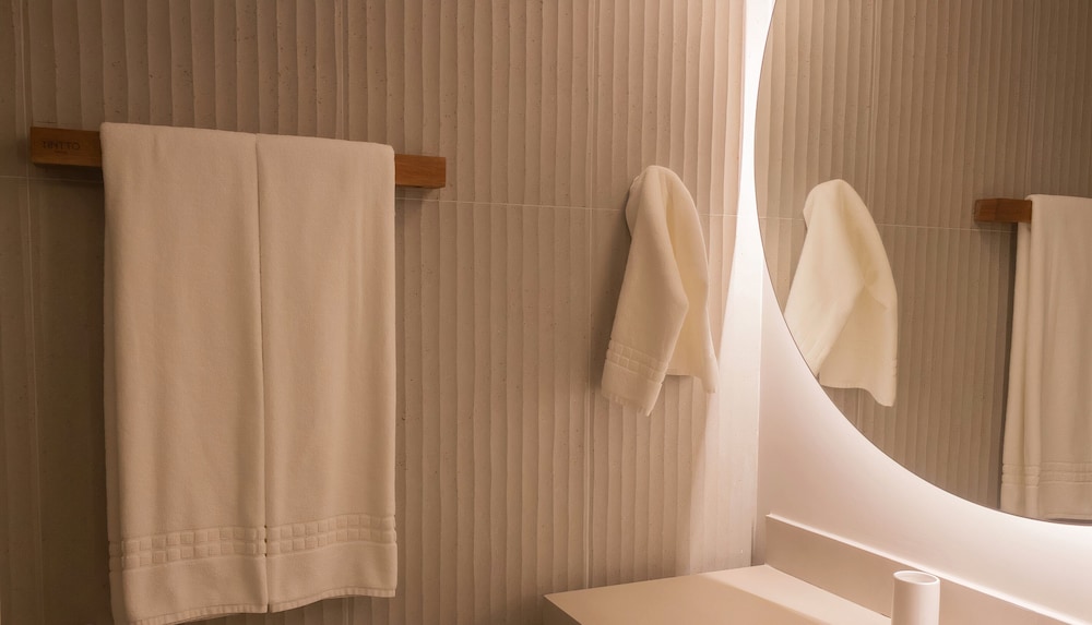 Standard Double or Twin Room, Partial Sea View - Photo 4