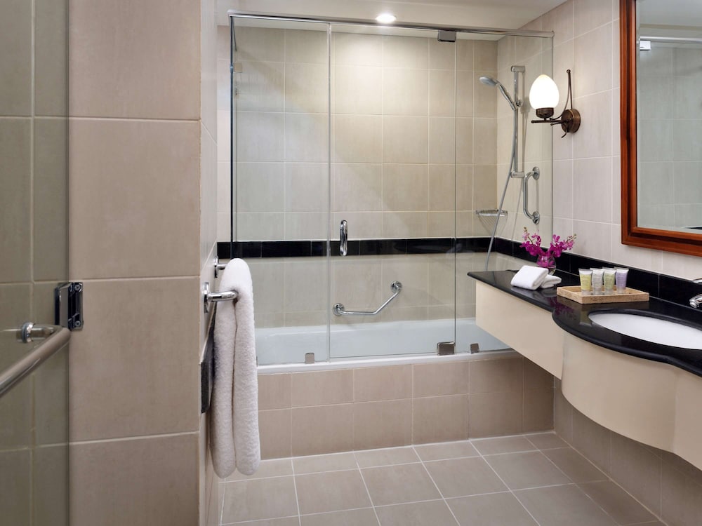 Executive Suite, City View - Photo 7