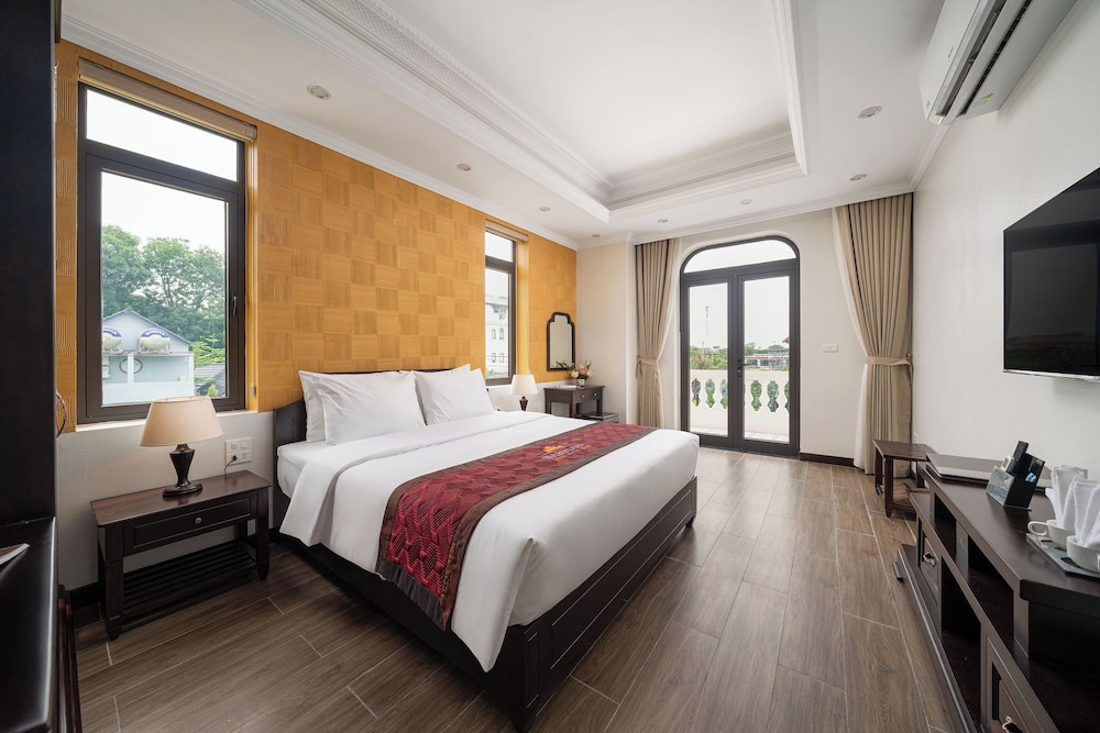 Deluxe Double Room, Bathtub photo 2