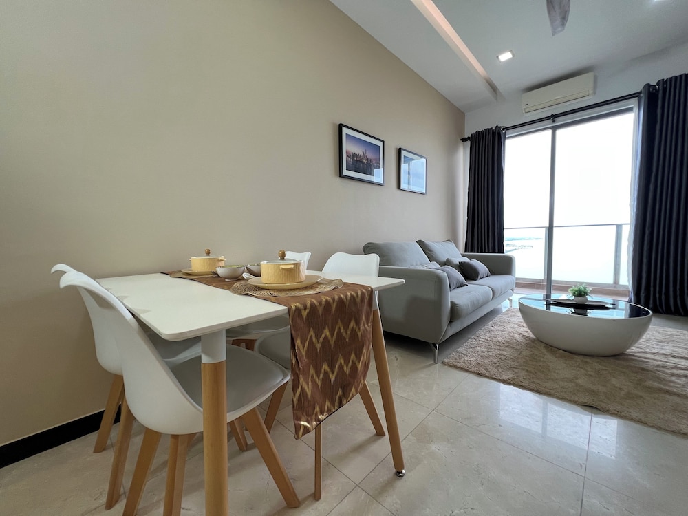 Family Apartment, 2 Bedrooms, Bathtub, Sea View photo 3
