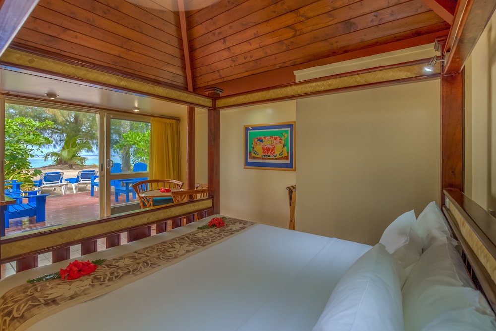 Deluxe Beachfront Suite