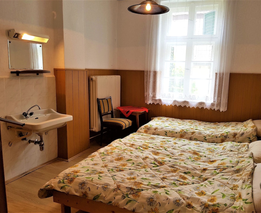 Classic Triple Room, Multiple Beds photo 1