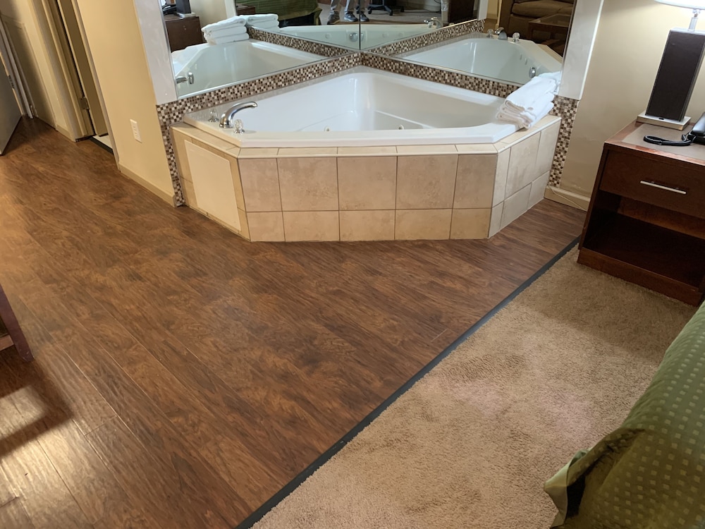 Suite, 1 King Bed with Sofa bed, Jetted Tub