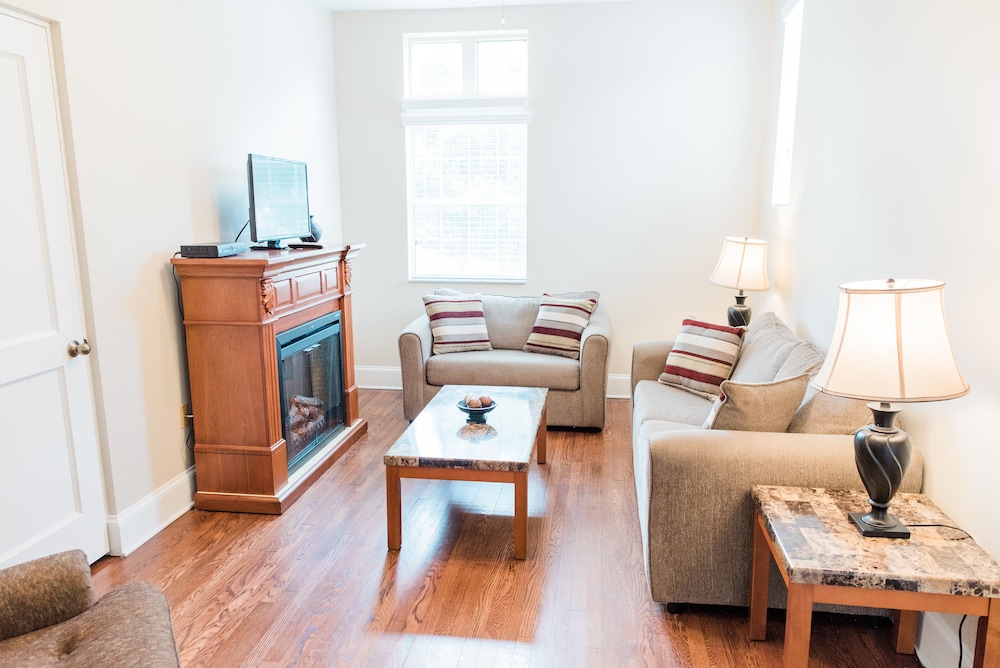 Deluxe Suite, Kitchen, Lake View photo 3