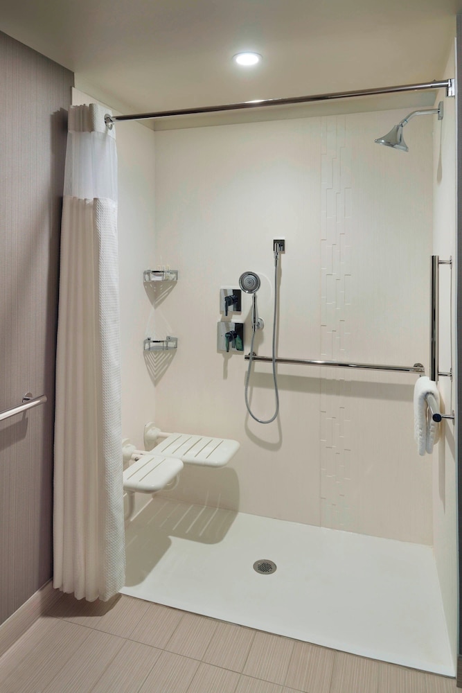 Room, 1 King Bed with Sofa bed (Mobility/Hearing Accessible, Tub) photo 1