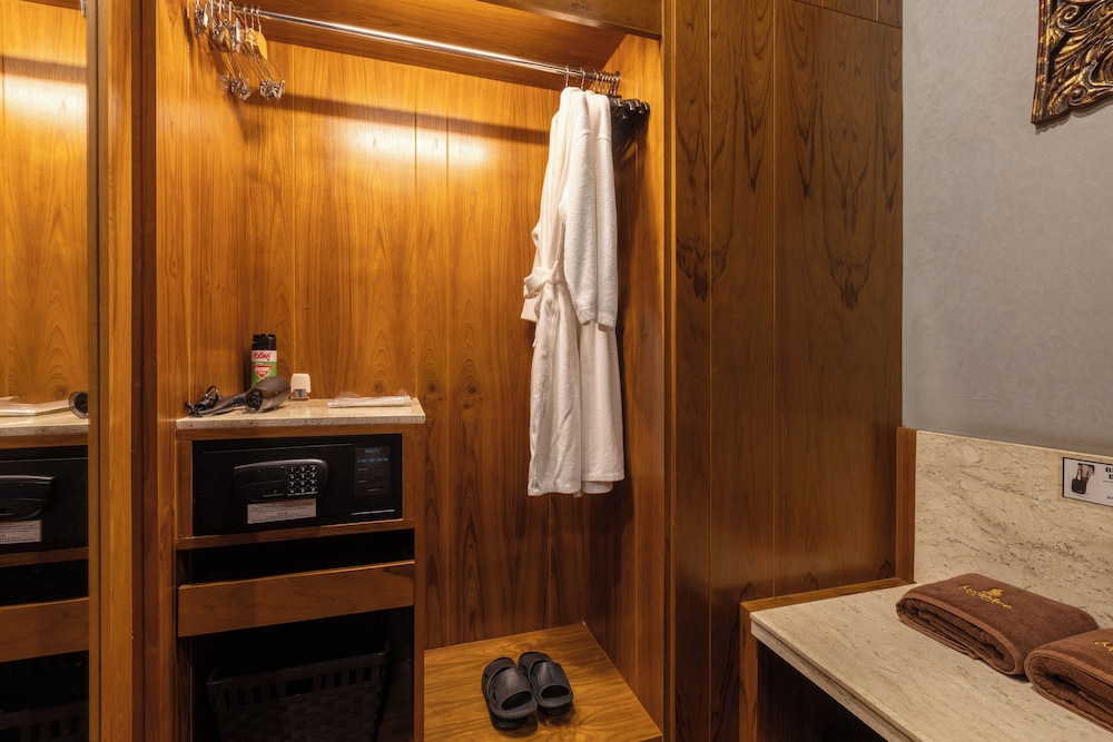 Cabana Suite Pool Access - Photo 20