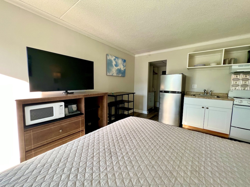 Atlantic Oceanside King Bed Room Efficiency Studio photo 1