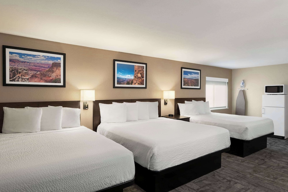 Superior Suite, Multiple Beds, Non Smoking - Photo 1