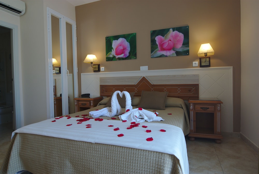 Double or Twin Room - Photo 5