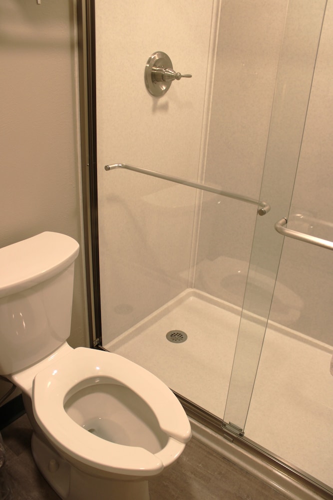 Room, 2 Queen Beds, Non Smoking (Guestroom) - Photo 2