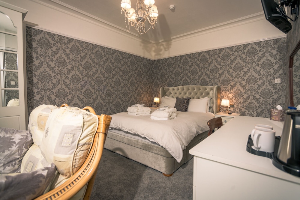 Double Room, Ensuite (Loch View)