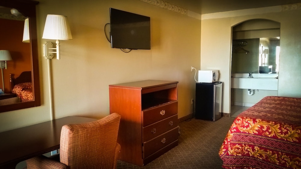 Standard, Two Queen Beds, Non-Smoking photo 2