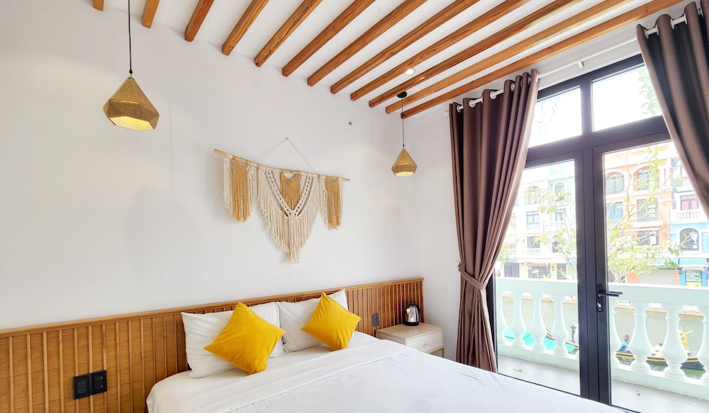 Standard Double Room, 1 Queen Bed, Balcony, Ground Floor