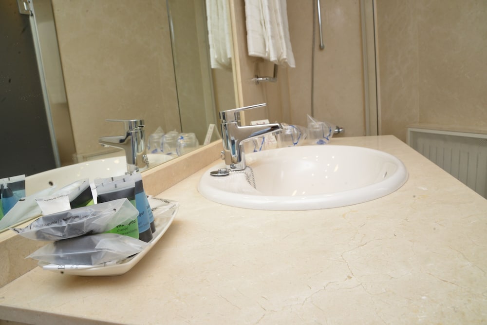 Double Room - Photo 7