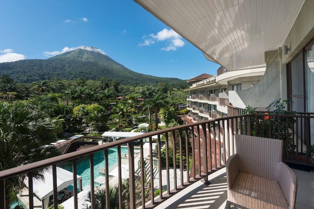 Deluxe Volcano View Queen - Photo 2