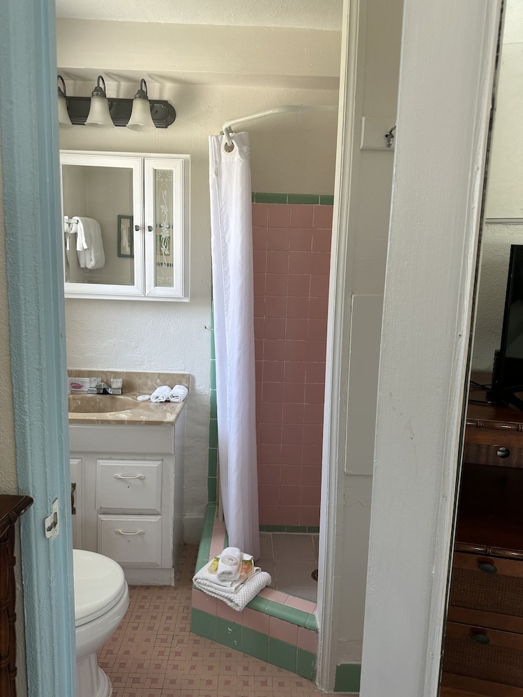 Family Studio Suite, Multiple Beds, Kitchen, Partial Ocean View, photo 6