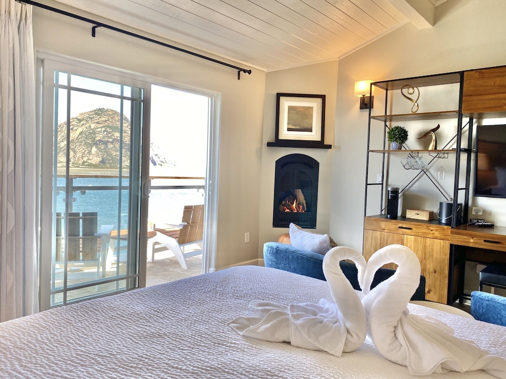 Suite, Accessible, Private Bathroom (q CAPTAIN Oceanfront King)