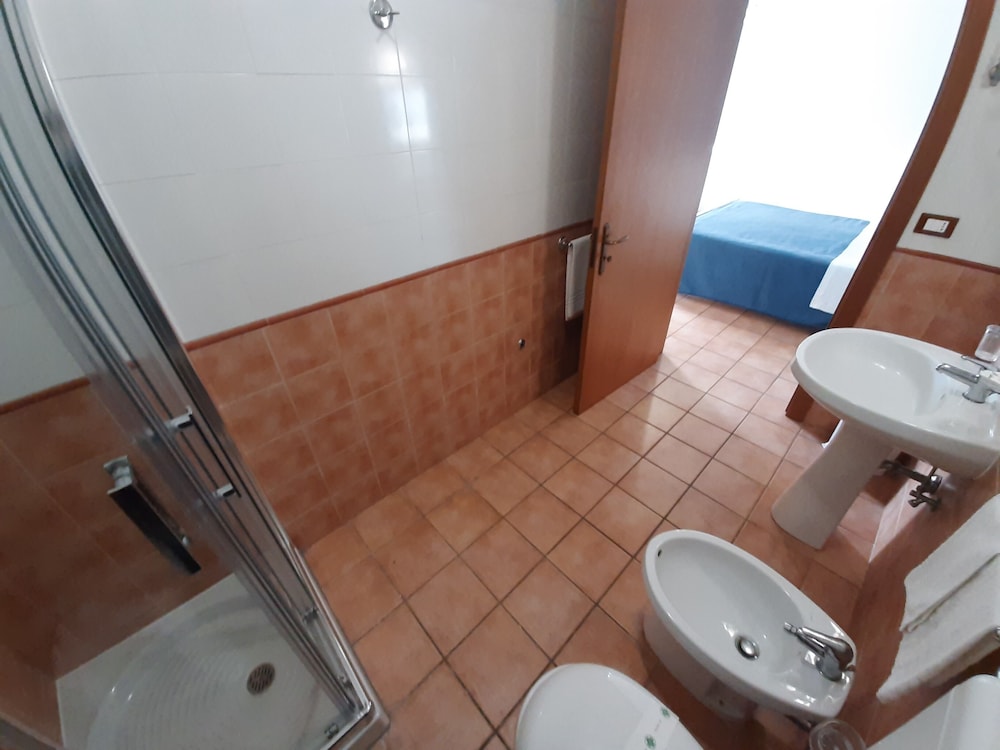 Deluxe Double Room - Photo 20