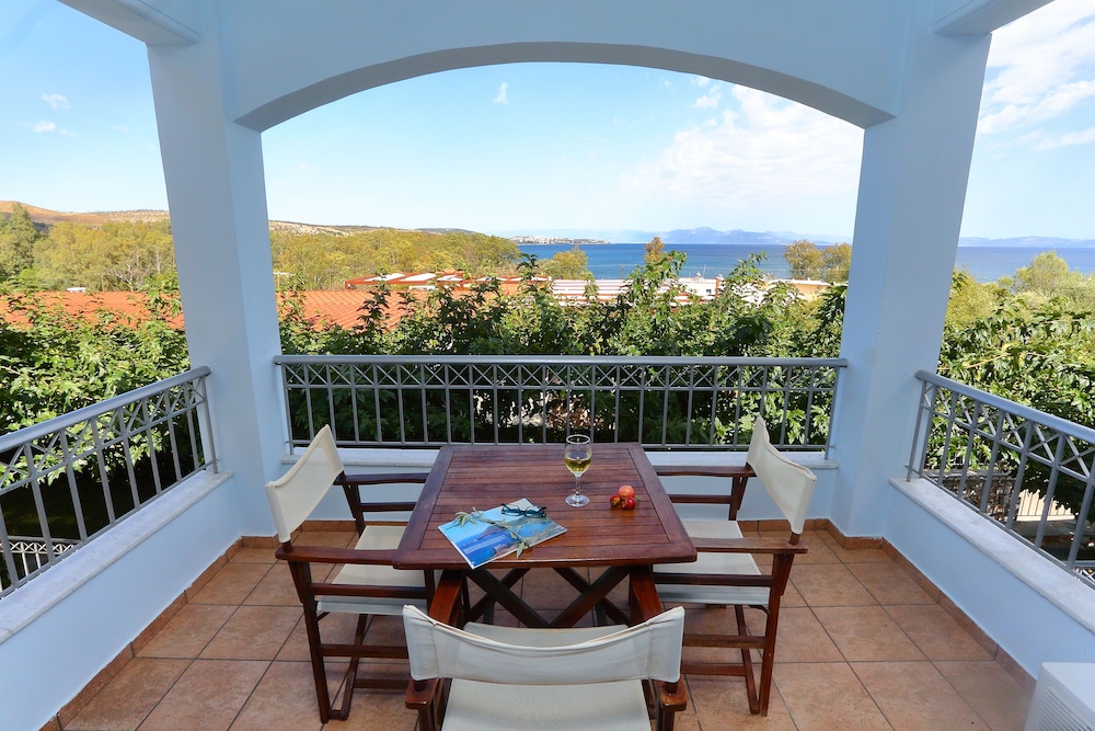 Family Apartment, 1 Bedroom, Sea View photo 3
