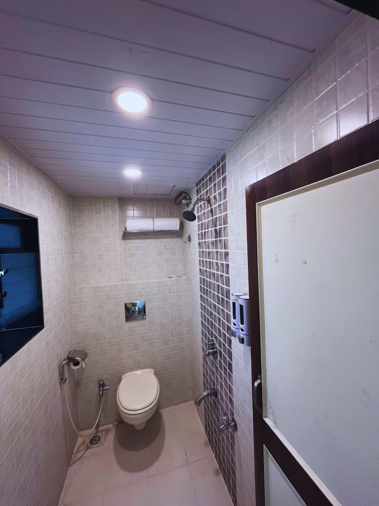 Deluxe Room with Balcony photo 3