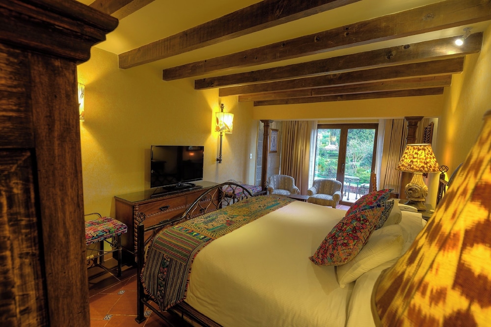 Basic Room, 1 King Bed, Garden View photo 2