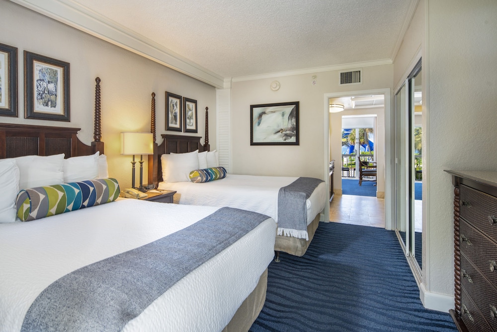 Tropical View Villa with Balcony 2 Queen Beds - Photo 4