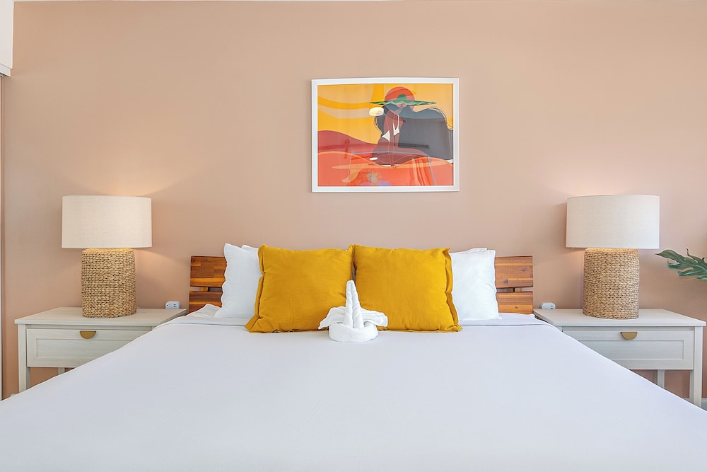 Premium Remodeled Condo with Ocean View and Parking: Condo, 1 Bedroom, Ocean View (0120) photo