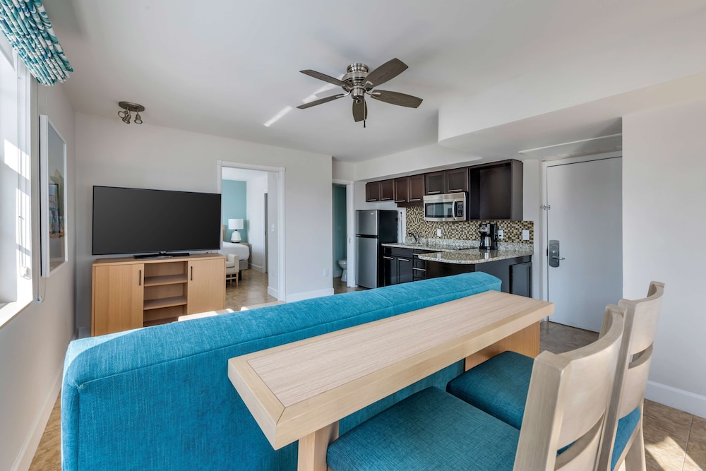 1 BEDROOM 1 KING SUITE PLUS W/ SOFABED - Photo 6