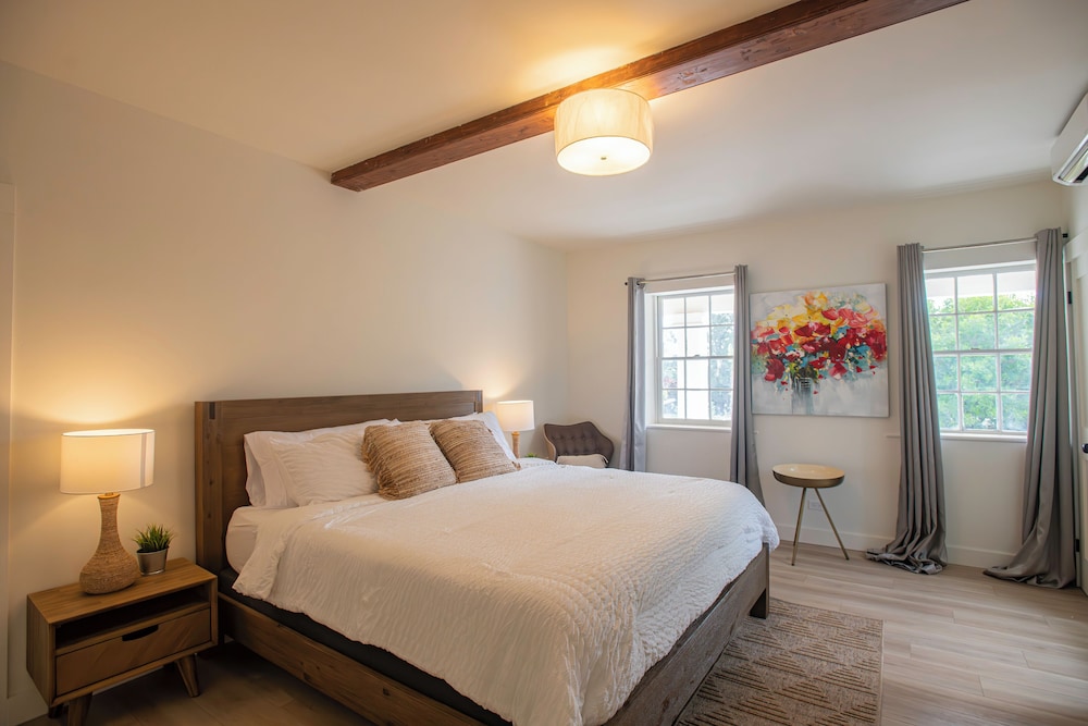 Deluxe Double Room, 1 King Bed, Garden View