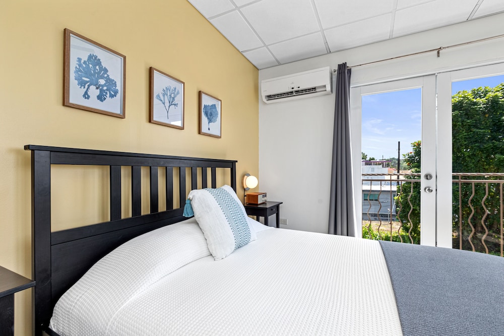 Room, Balcony, City View photo 3