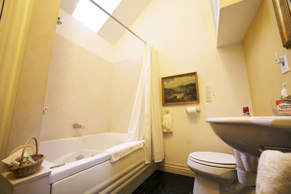 Luxury Cottage, 1 Bedroom, Jetted Tub, River View photo 3