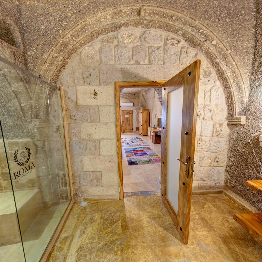 Queen Suite - Photo 13