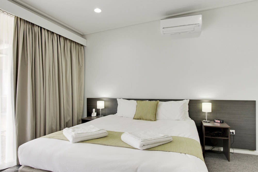 Superior One Bedroom Queen Apartment